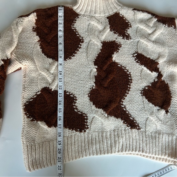 Patchy Braided Cable-Knit Turtleneck Sweater - Picture 7 of 9
